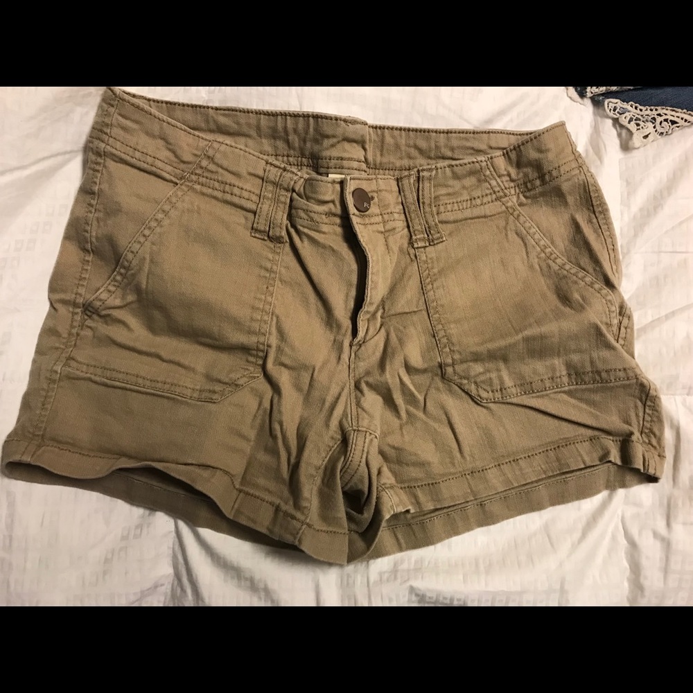 Worn once!! Khaki shorts.